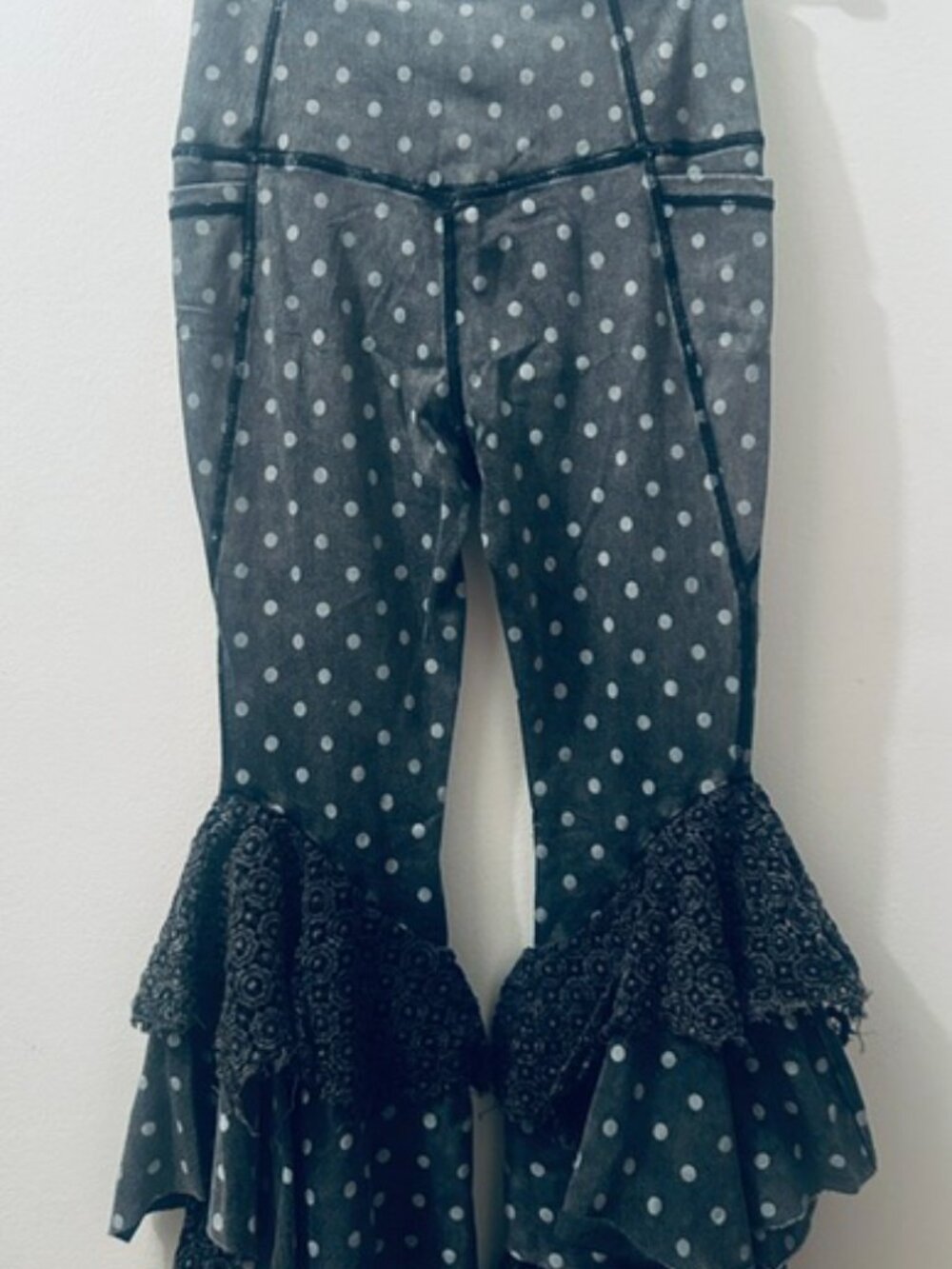 A Rare Bird Bold Black Polka Dot Tiered Ruffle Soft Stretchy Pocket Leggings NWT - Picture 14 of 16